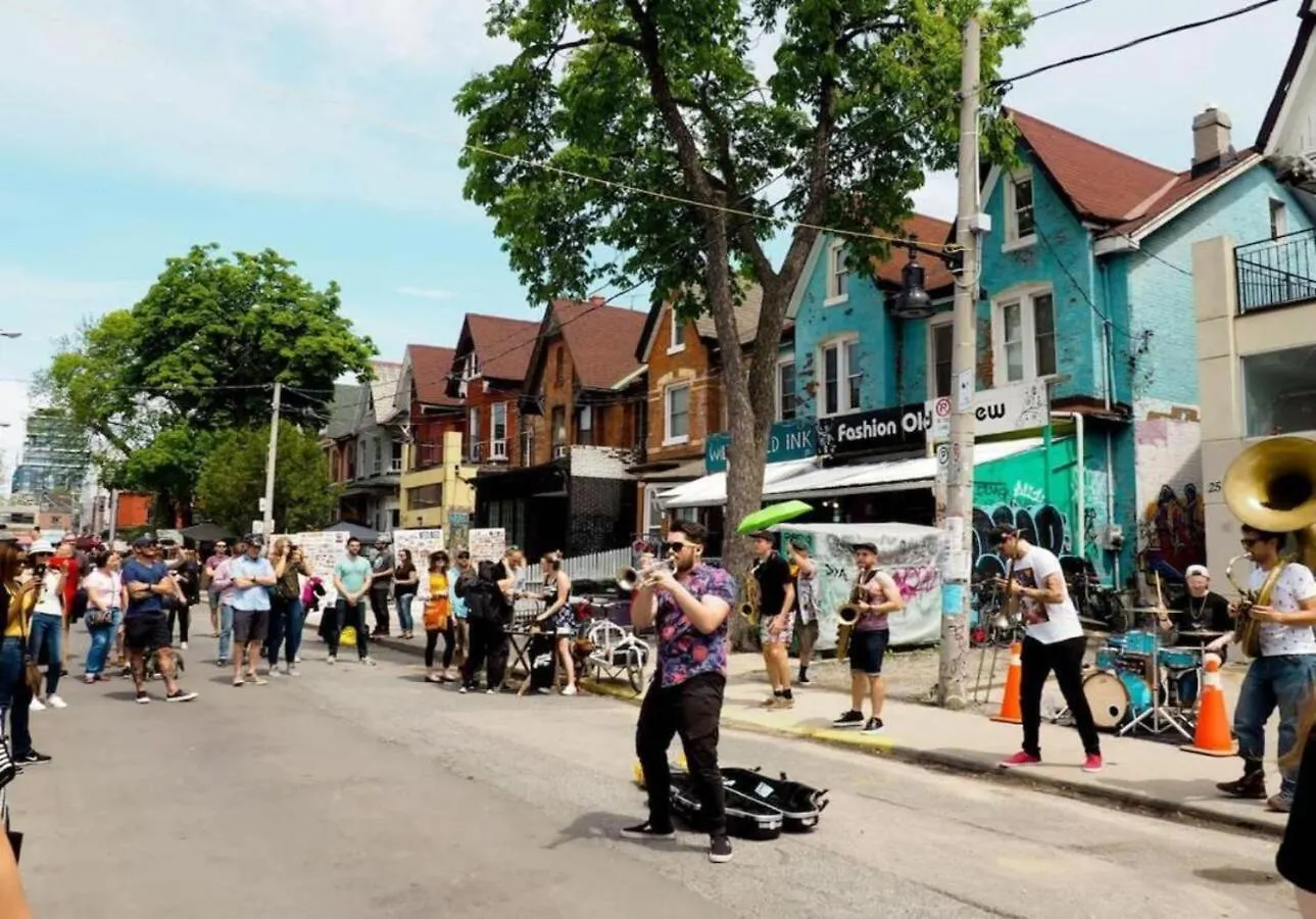 Great Kensington Market 2Br Apartment Toronto Canada